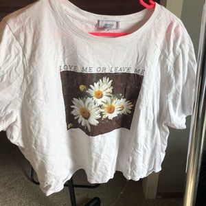 cute graphic crop top!